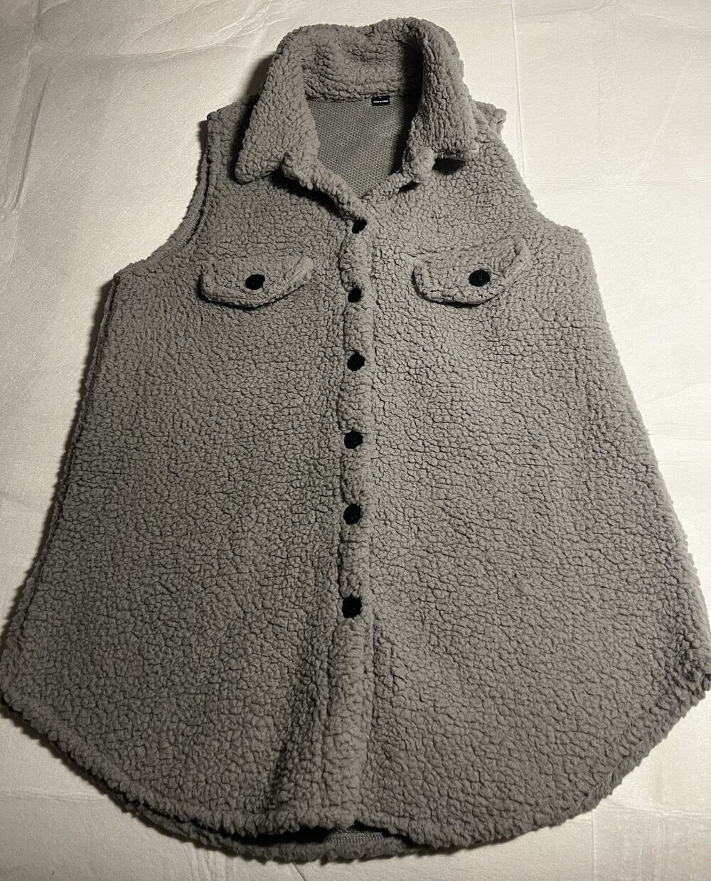 Women’s L Gray Sherpa Fleece Vest Button Front Oversized Teddy Shacket Pockets